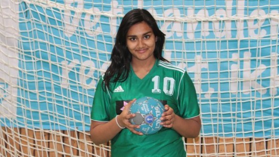 I siste episode av tv-serien 'Vinn eller forsvinn' møter vi blant andre Tamina Rauf (14) som sluttet med håndball da Jenter 98-laget til Vestli ble oppløst.