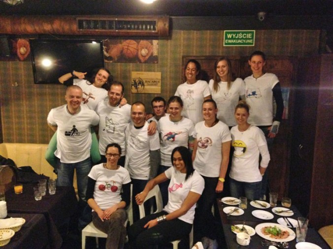 Spillere og fans feirer sammen i Impel Wroclaw i mai 2014. Fem spillere fortsetter i sesongen 2014/2015.