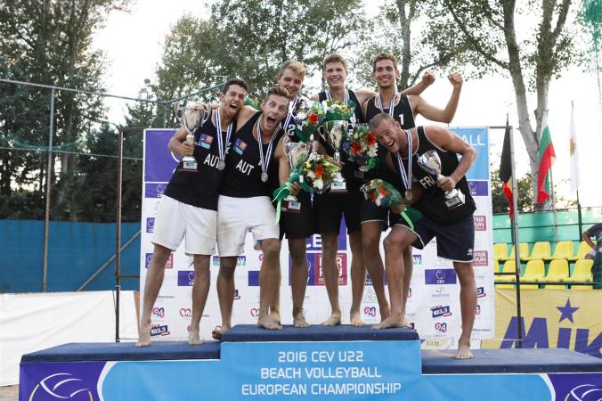 Anders Berntsen Mol og Christian Sandlie Sørum på toppen av pallen i EM U22