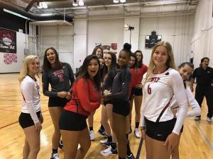 Thea med nye lagvenninner i UNLV