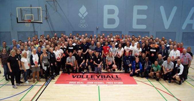 Overveldende oppmøte på Volleyball Coaches Clinic i København.